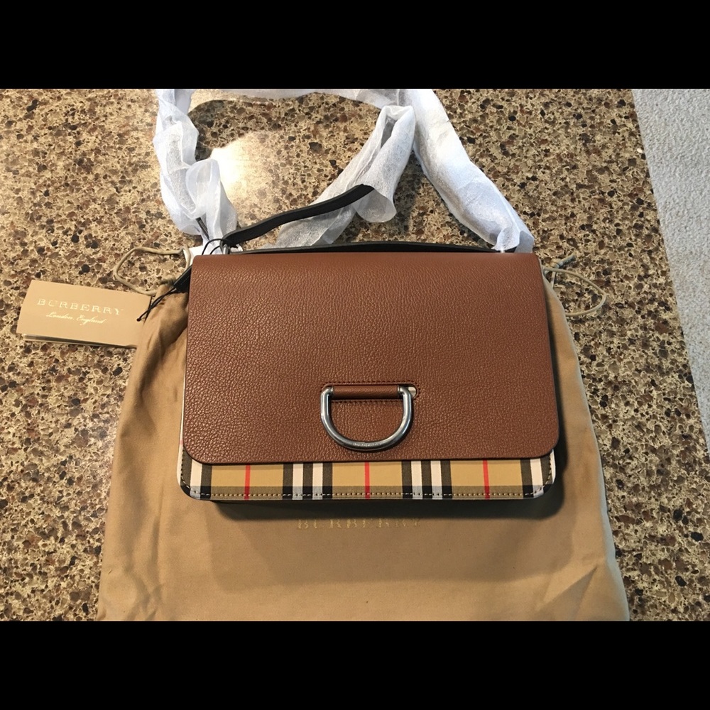 “SOLD “NWT Burberry Medium D Ring Crossbody Bag - Picture 2 of 8